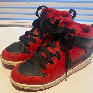 Youth Nike Air Jordan 1 Mid Reverse Bred Black Red Shoes GS 554725-660 Sz 1